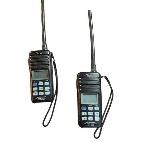 Icom IC-M36 Floating Submersible 2 Marine Transceivers No Chargers! Untested. - Picture 1 of 8